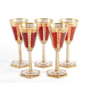 SET DE 5 VERRES DE BOHÈME ÉMAILLÉS ET DORÉS, 19ᵉ SIÈCLE.
