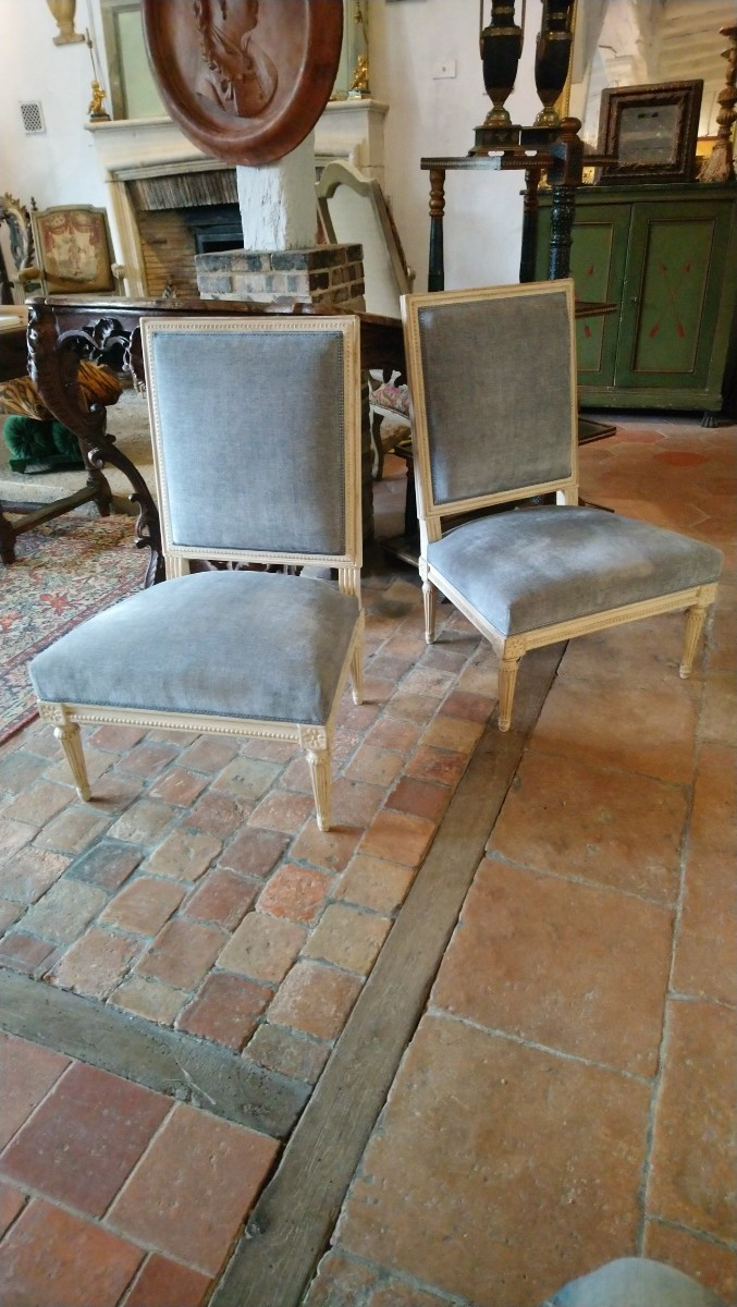 Paire de chauffeuses peintes style LXVI 20e 