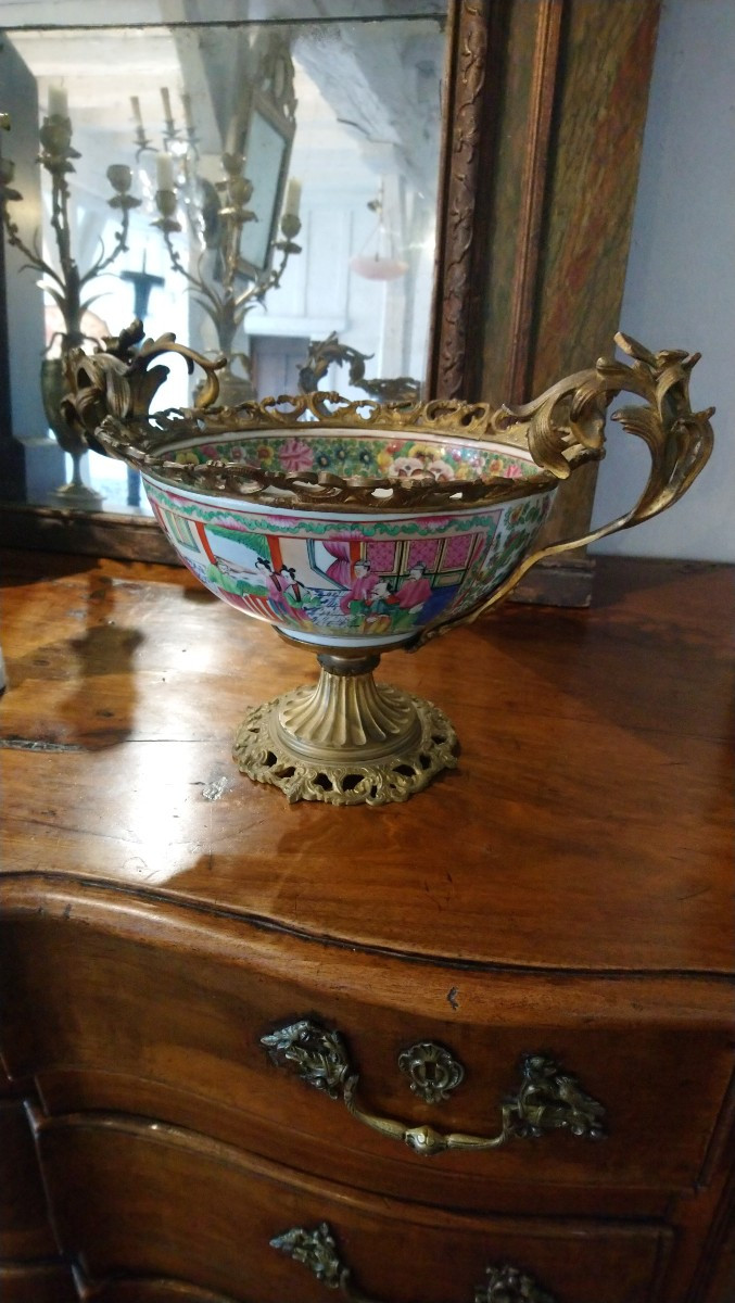 Coupe en porcelaine asiatique monture bronze 19e 