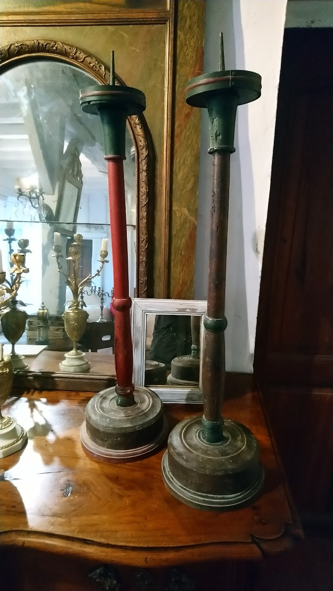 Paire de cierges en bois peint fin 18e début 19e 