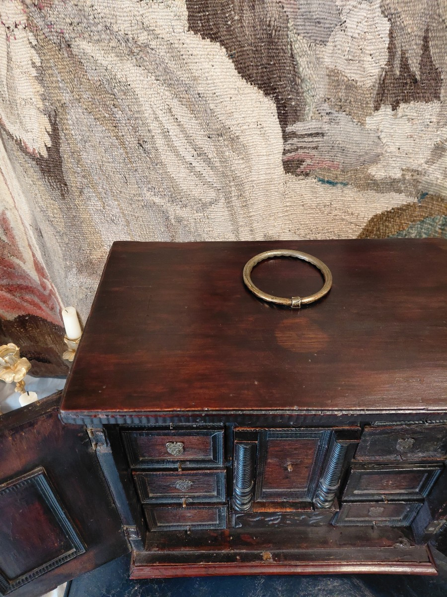 Cabinet en noyer à 8 tiroirs fin 17e debut 18e -photo-4