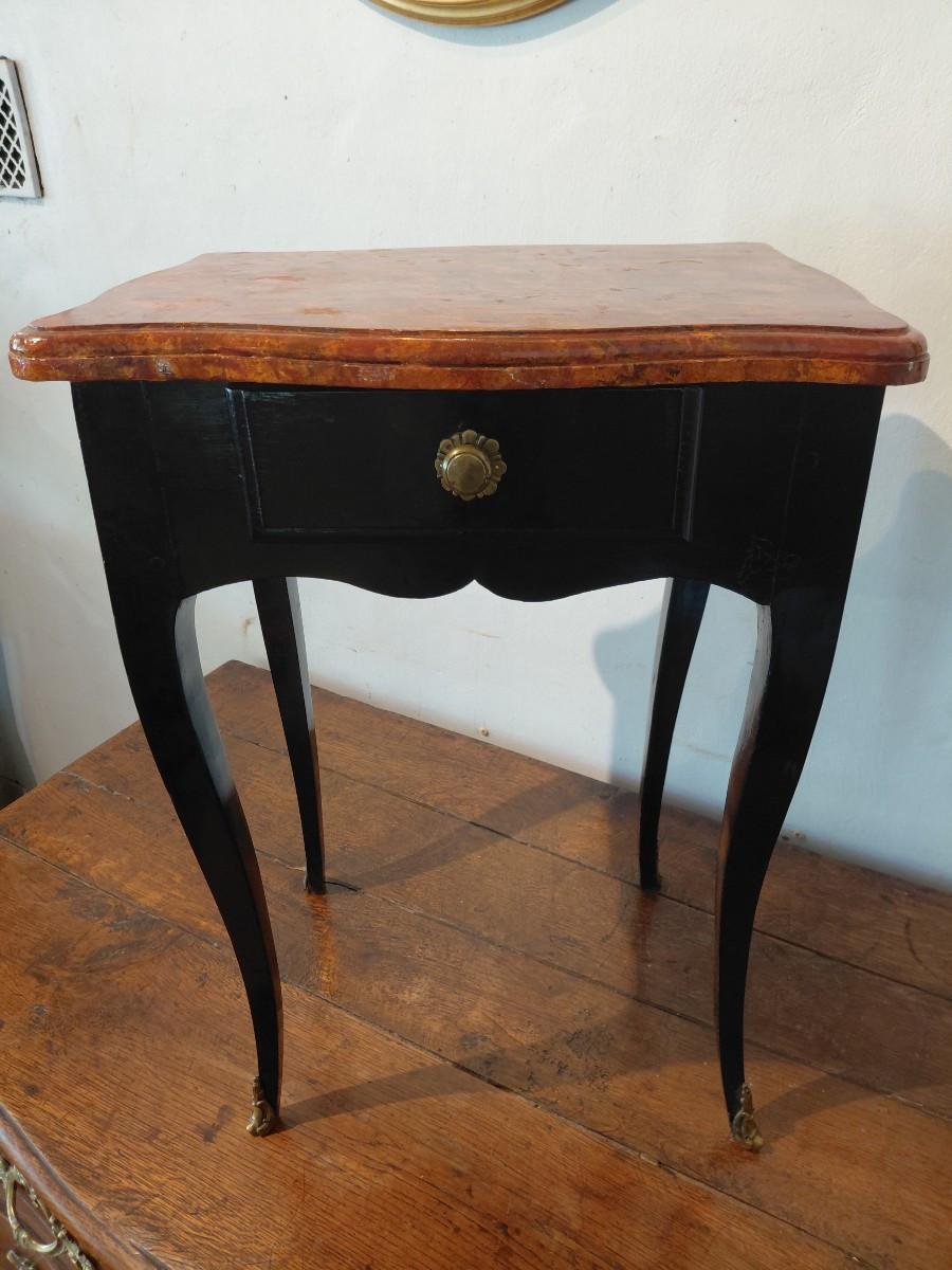 Table de salon  en bois peint noire dessus faux marbre L xv fin 18e-photo-2