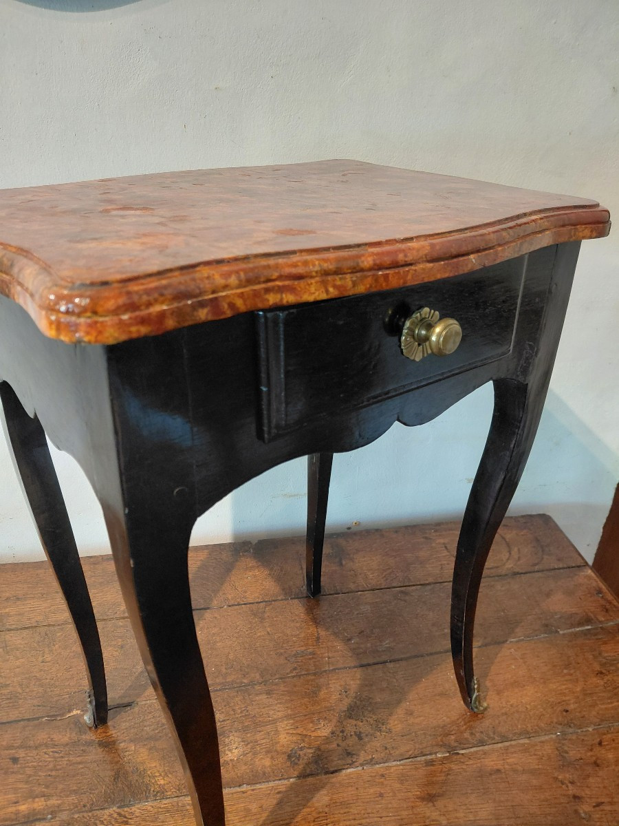 Table de salon  en bois peint noire dessus faux marbre L xv fin 18e-photo-6