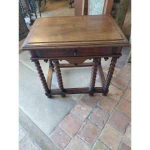 Bas de cabinet en noyer 18e