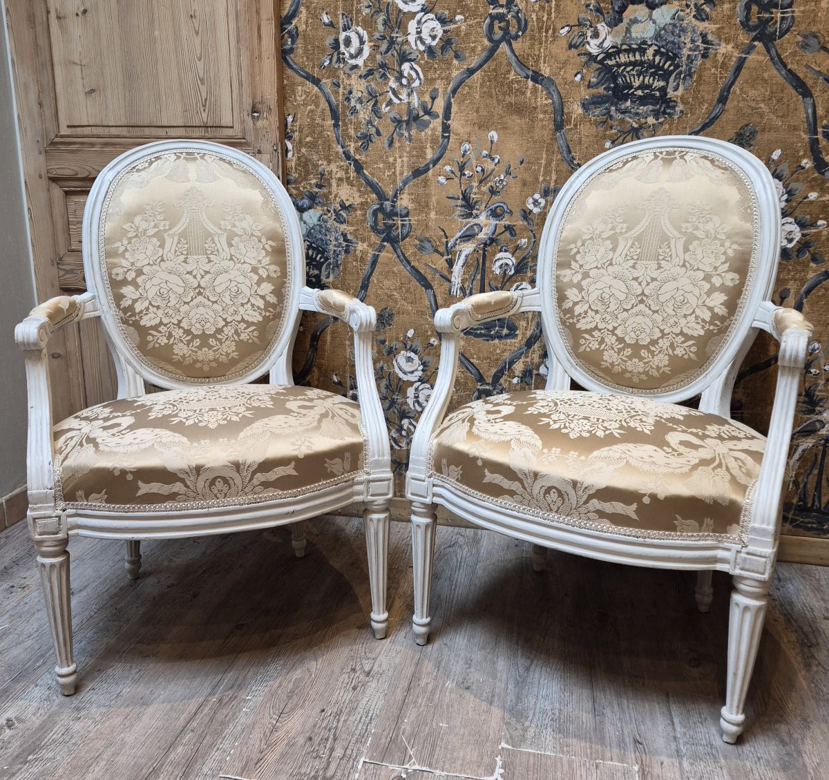 Paire de cabriolets d'époque Louis XVI estampillée de Pierre Bernard 