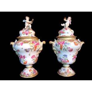 Paire De Vases En Porcelaine De Saxe