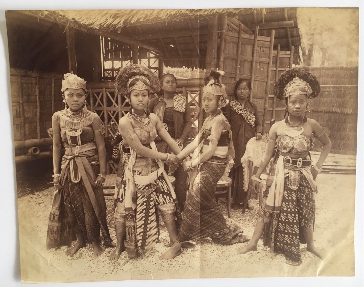 Photographie. Danseuses Javanaises. Indonésie. Exposition Universelle, 1889. 