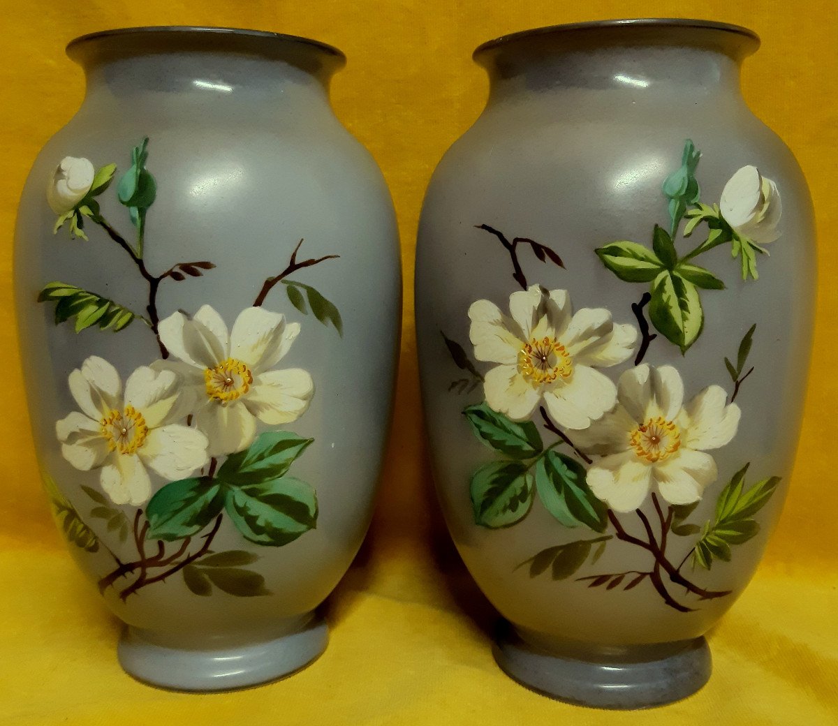 Paire De Vases Opaline Décor Japonisant Fleurs De Cerisier 1900 Art Nouveau