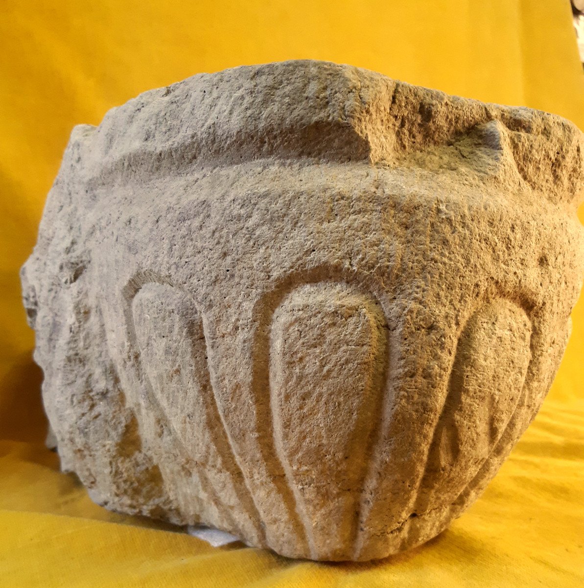 Petit Bénitier Rustique Pierre Dure Sculptée Godronnée Style Lxv 17- 18éme( ?) 