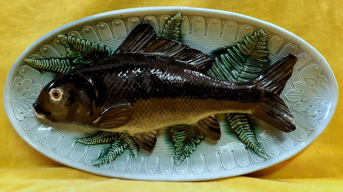 Grand Plat Barbotine Poisson sur Fougères  en  Trompe L’Oeil St Palissy Majolique 1900
