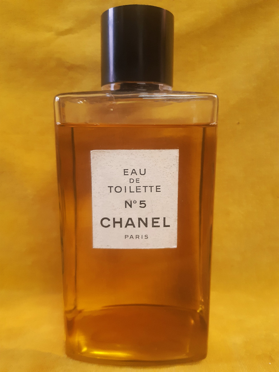 Proantic: Very Large Bottle (+2000 Ml) Chanel N° Perfume Advertising