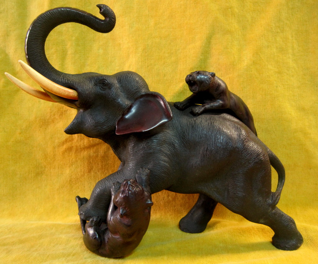 Sculpture d' Eléphant Attaqué Par Deux Tigres Japon Impérial Meiji (1868-1912) 