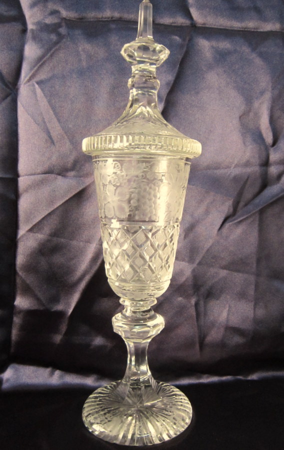 Grand Drageoir Pokal Couvert Cristal Bohéme Taillé Gravé Raisins 19-20éme