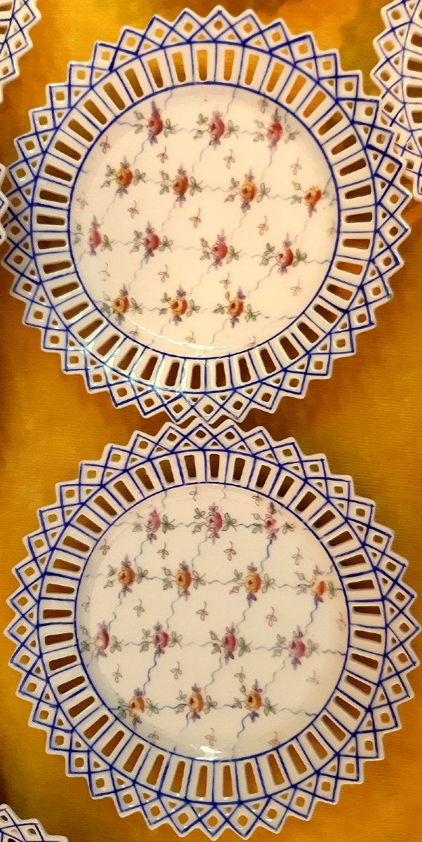 Openwork Porcelain Bannette Dessert Service 12 Painted Plates St Lxvi Rose Buds-photo-3