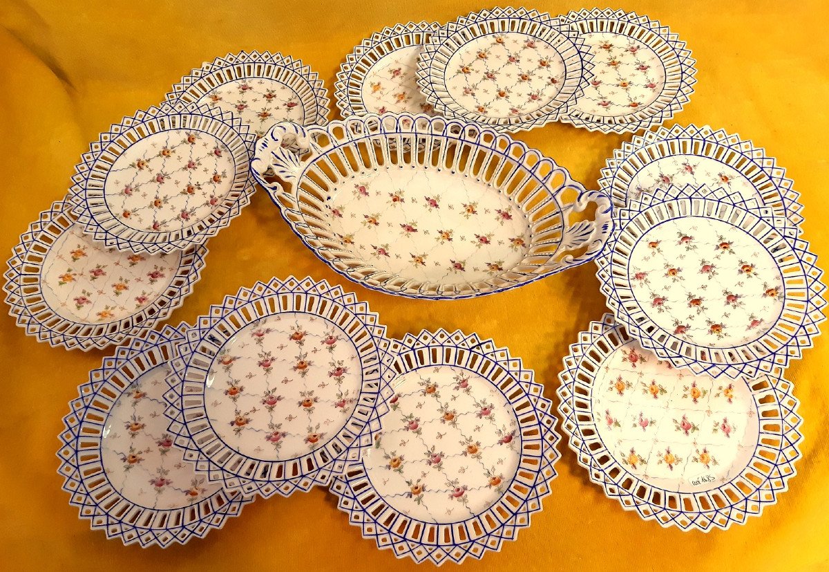 Openwork Porcelain Bannette Dessert Service 12 Painted Plates St Lxvi Rose Buds