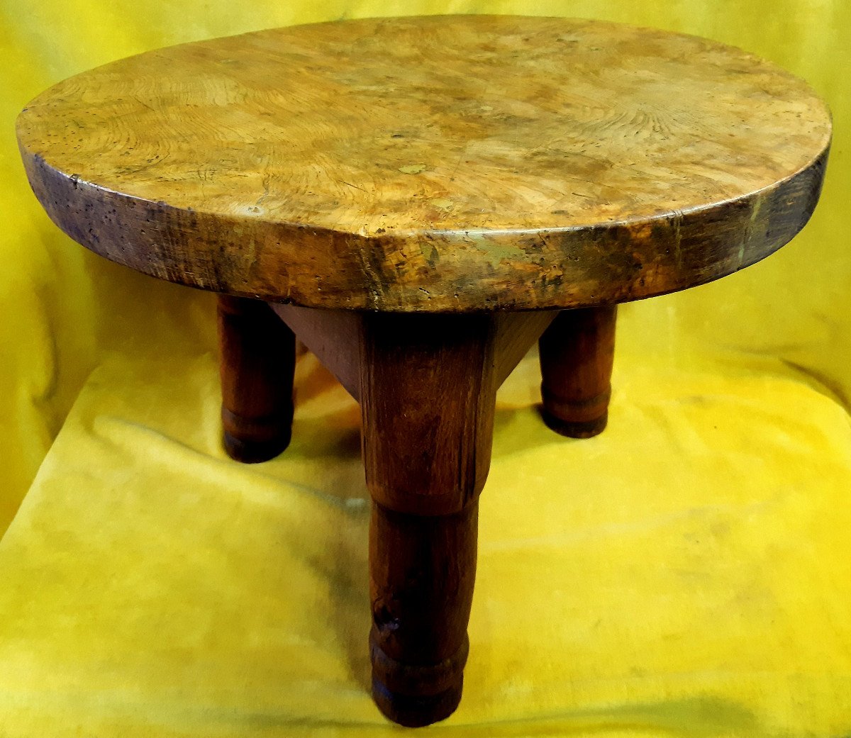 Table Basse Ronde Orme Ou Sellette  Style Minimaliste Et Brutaliste Année 1950-70
