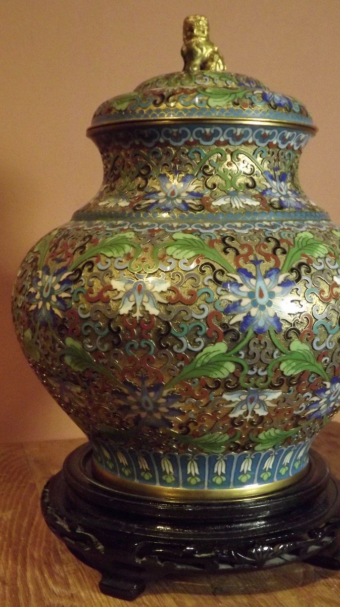 Pot couvert en émail cloisonné.-photo-1