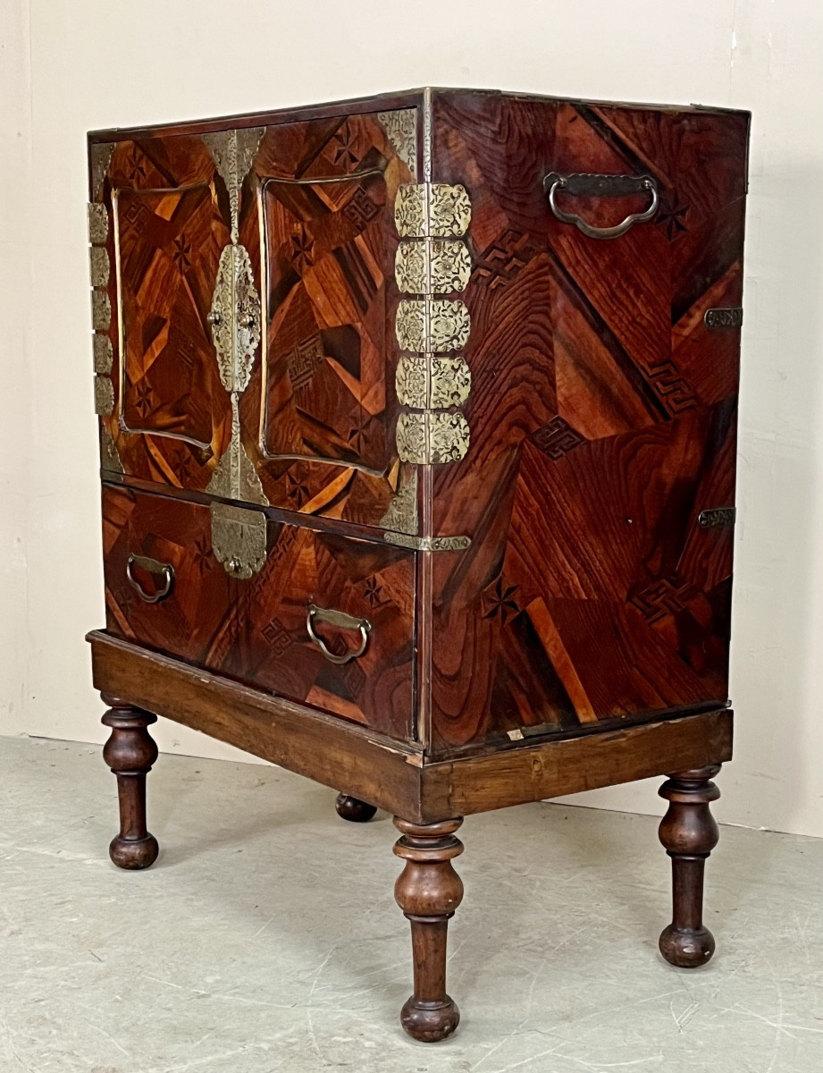 19th Century Japanese Cabinet.-photo-4