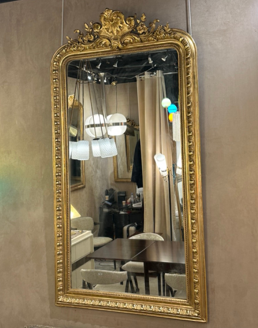 Elégant miroir français en bois doré du XIXème