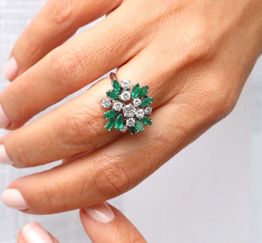 White Gold Vintage Ring, Diamonds And Emeralds Undress Me-photo-1