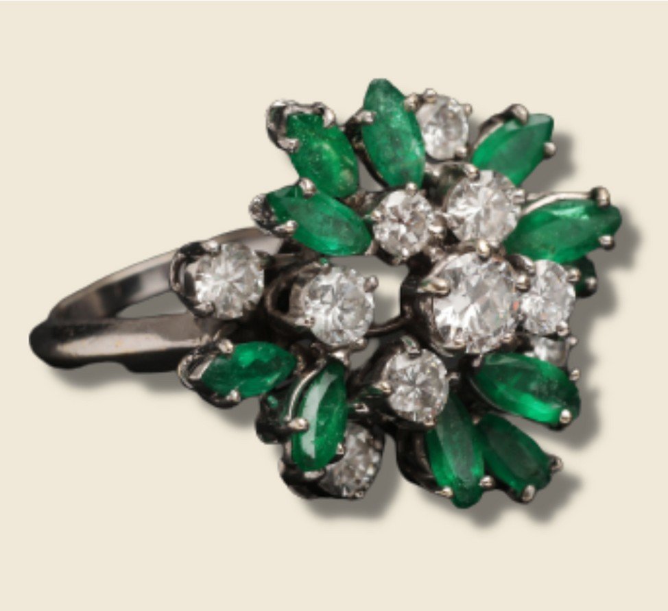 White Gold Vintage Ring, Diamonds And Emeralds Undress Me-photo-2