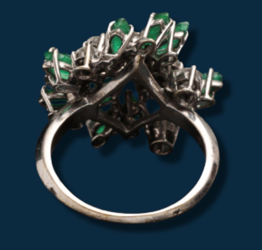 White Gold Vintage Ring, Diamonds And Emeralds Undress Me-photo-3