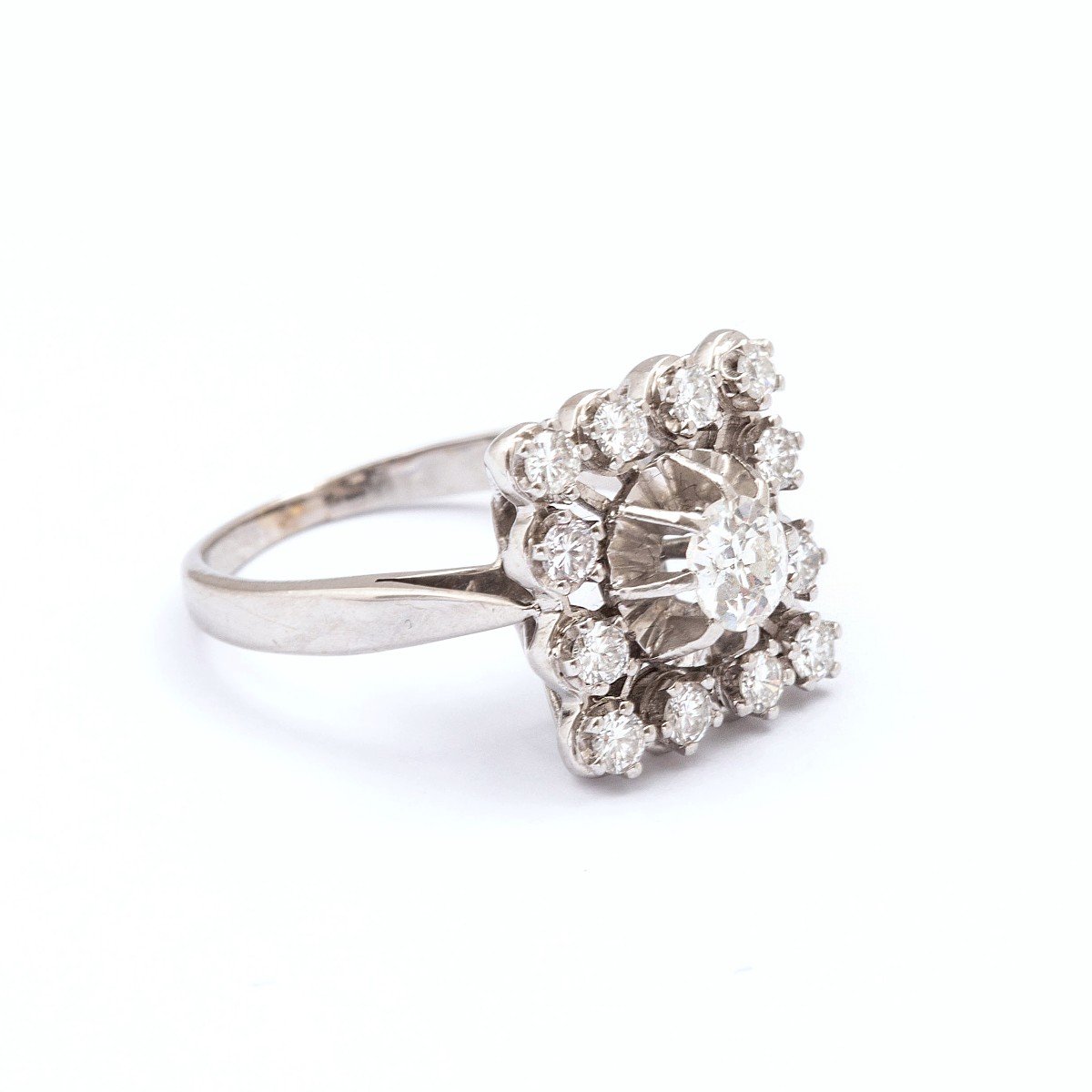 Vintage White Gold And Shining Star Diamond Ring-photo-1