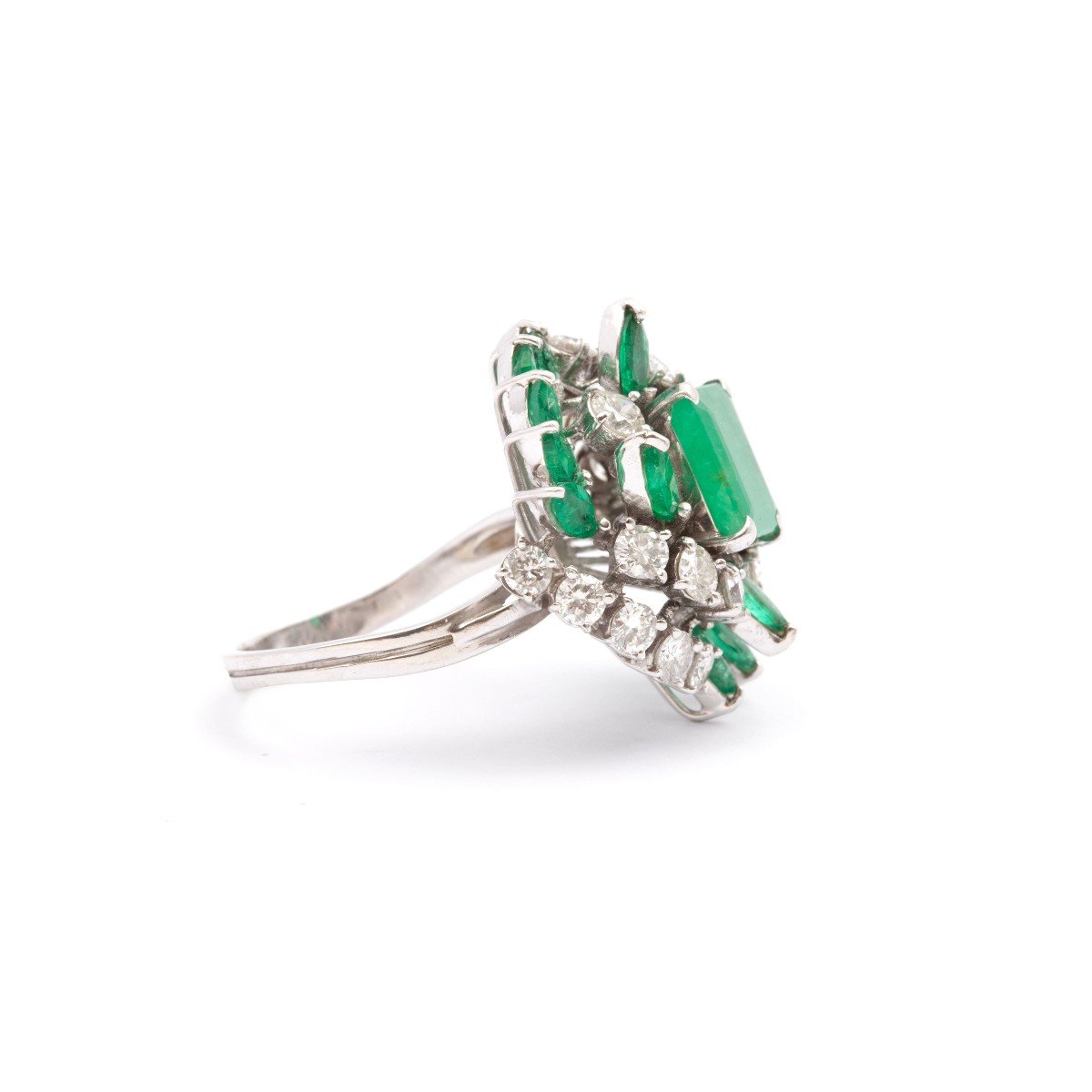 Sensation White Gold, Emerald And Diamond Ring-photo-3