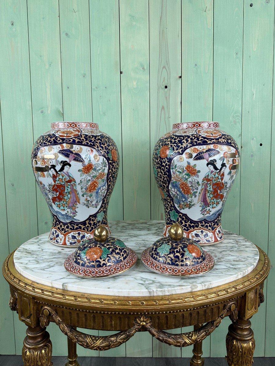 Pair Of 20th Century Chinese Porcelain Vases -photo-2