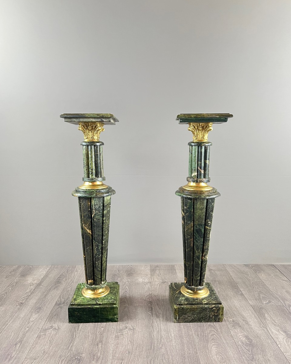 Paire de colonnes piédestaux en marbre vert et bronze doré, XIXe Siècle 