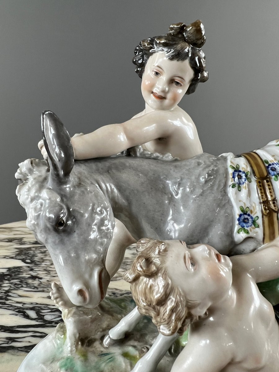 Grande figurine en porcelaine de Capodimonte, XXe Siècle -photo-1