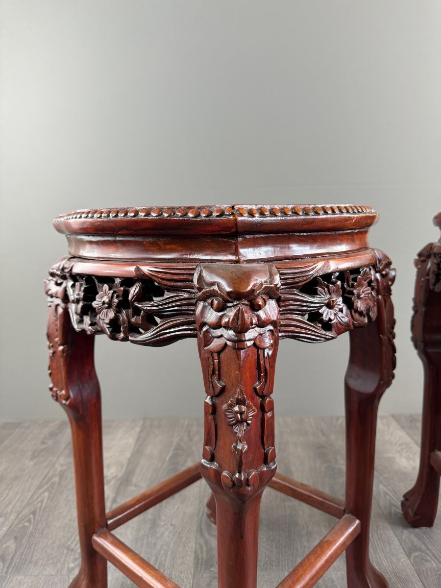 Paire de guéridons chinois en bois sculpté et marbre, XXe Siècle-photo-2