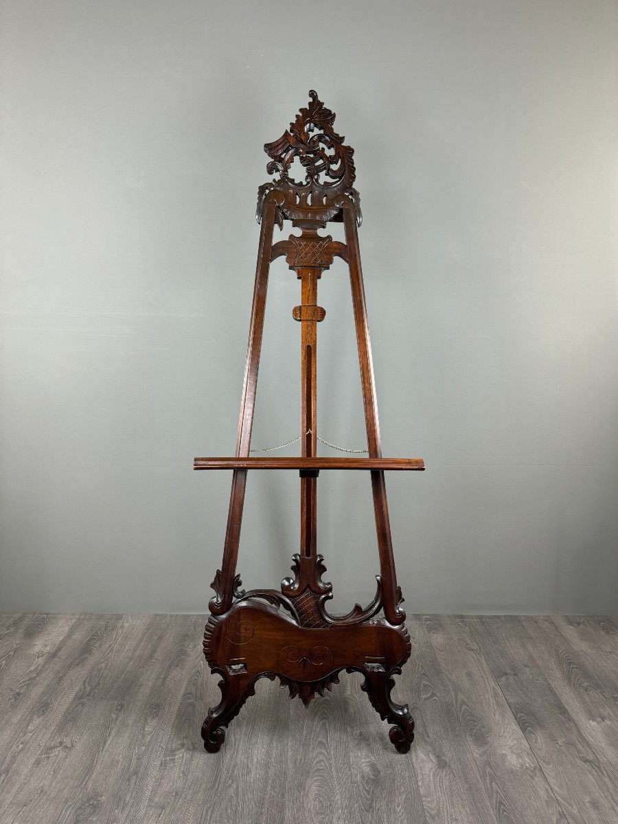 Chevalet de présentation en bois sculpté, travail français, fin XIXe siècle