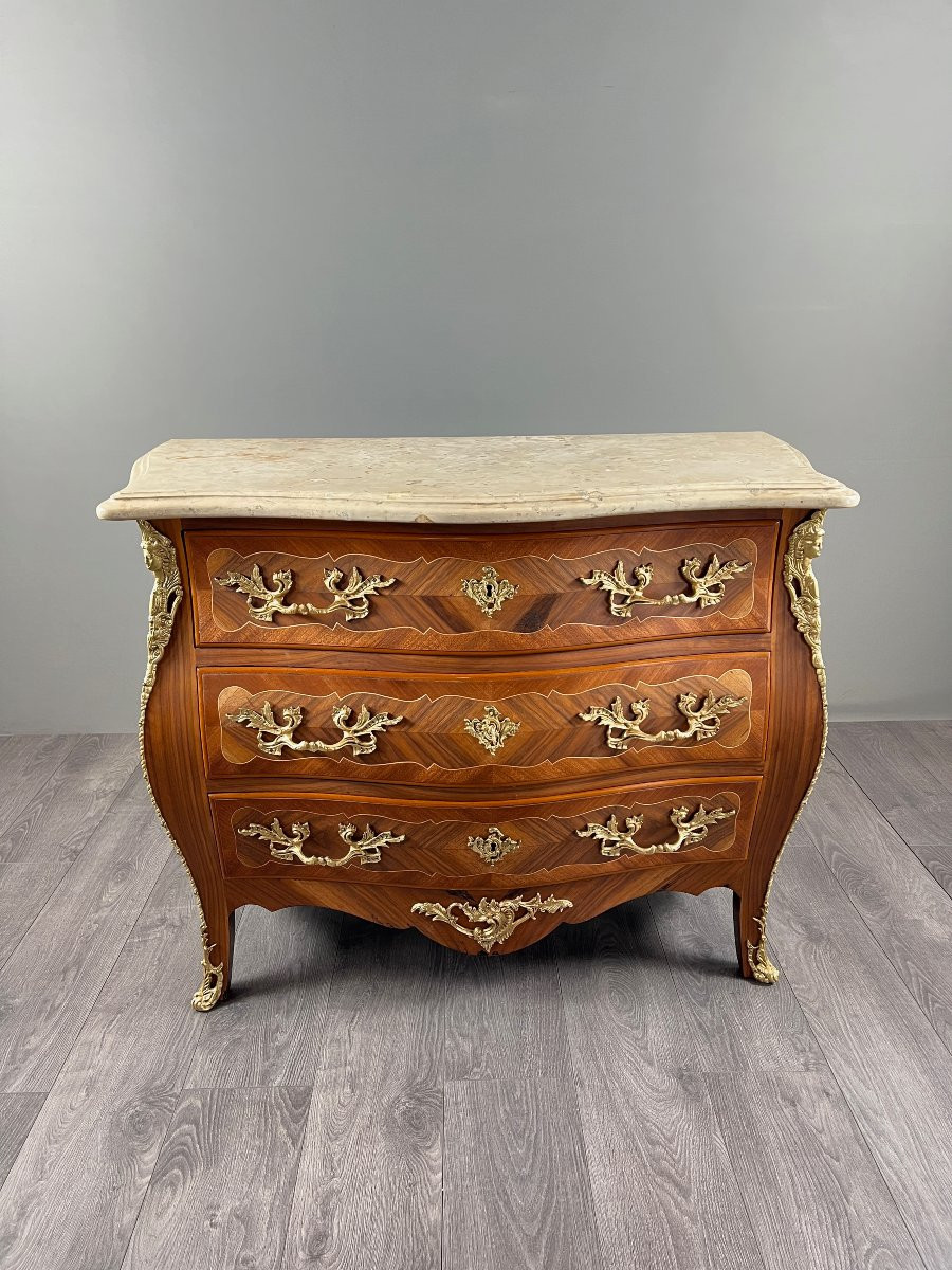 Commode galbée de style Louis XV en marqueterie et bronzes dorés, XIXe Siècle-photo-2