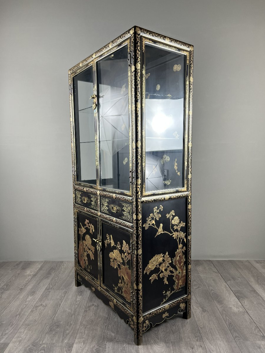 Vitrine laquée chinoise à décor doré, début XXe siècle-photo-1
