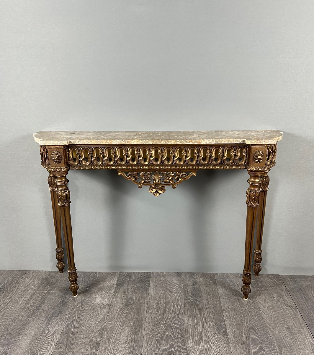 Console de style Louis XVI en bois sculpté à patine dorée, XIXe Siècle