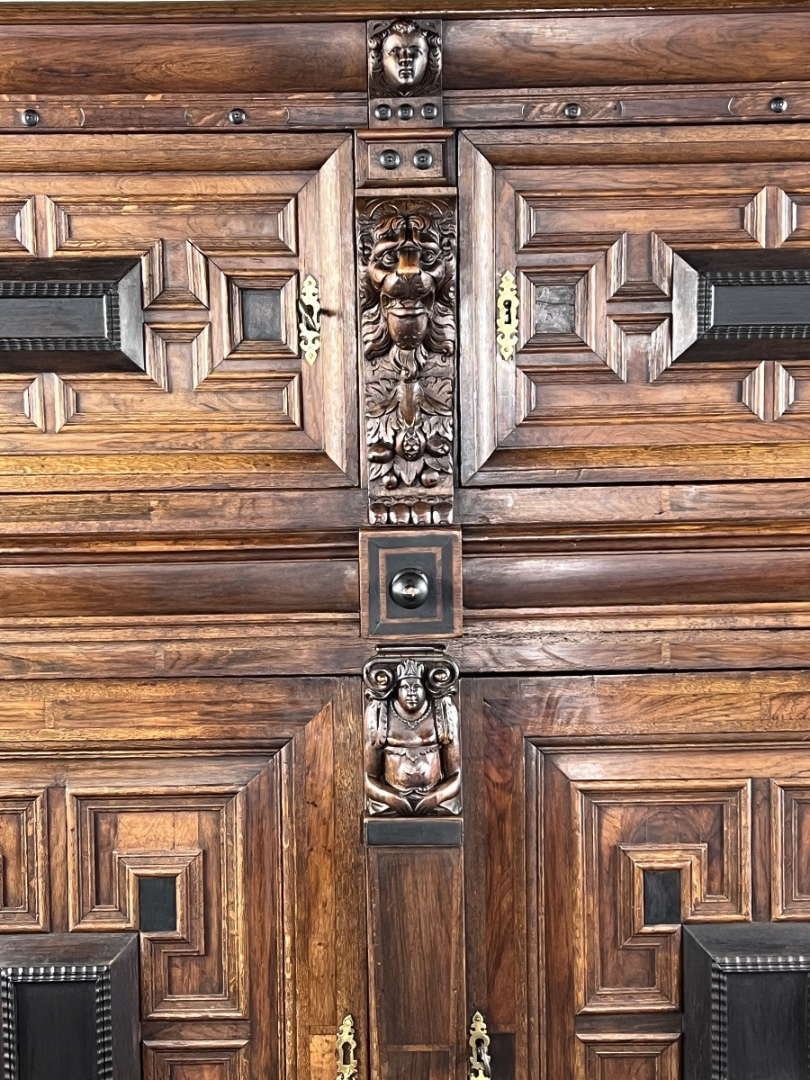 Buffet ancien en bois sculpté style Renaissance,  fin XVIIIe / début XIXe siècle -photo-4