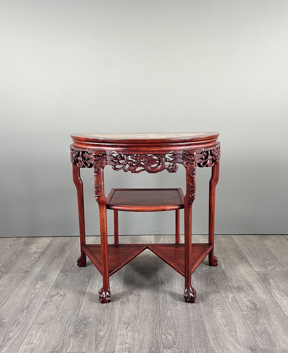 Console demi-lune en bois sculpté et marbre, début XXe siècle