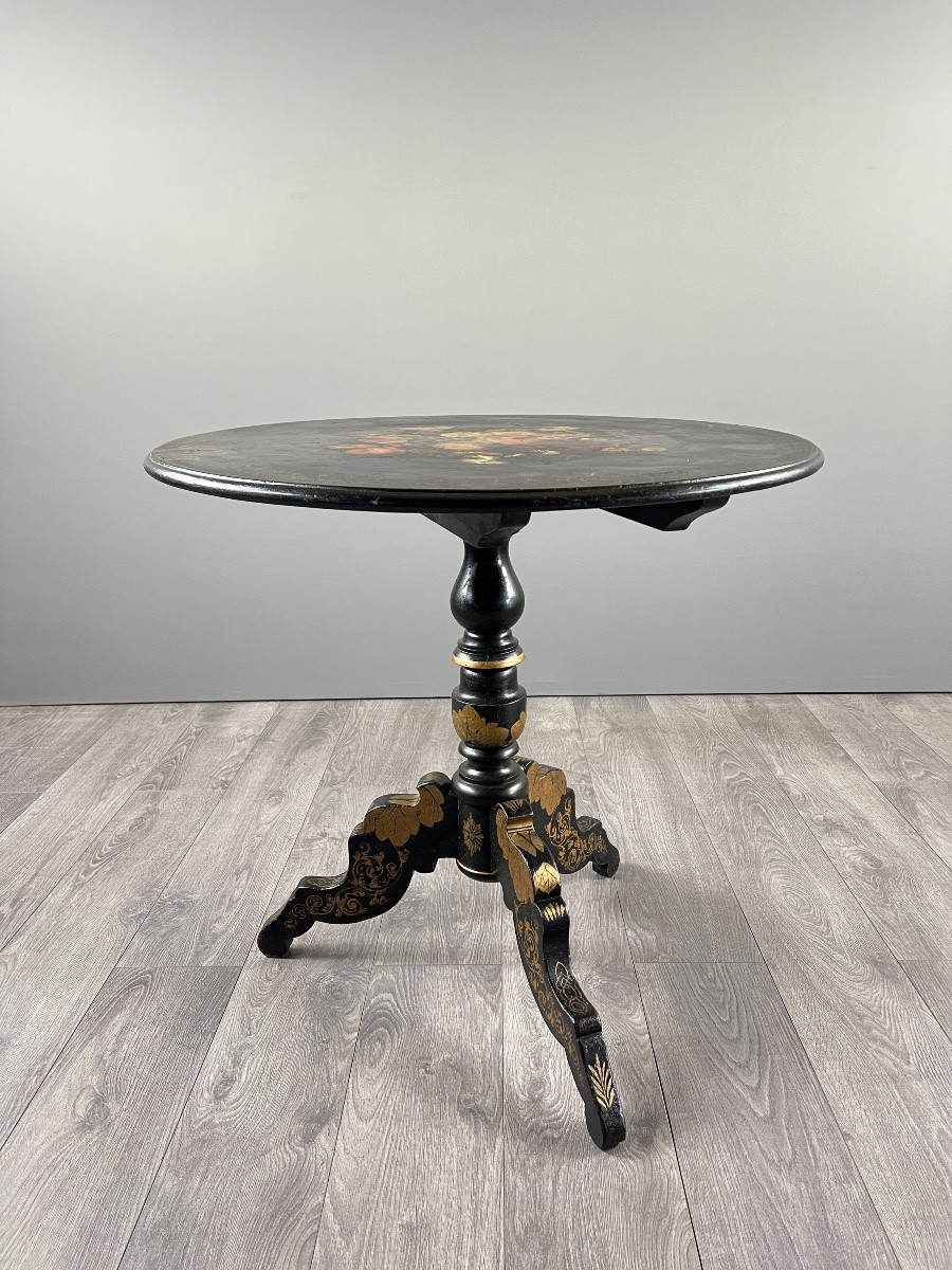 Table guéridon Napoléon III en bois laqué noir à décor peint floral, XIXe siècle-photo-2