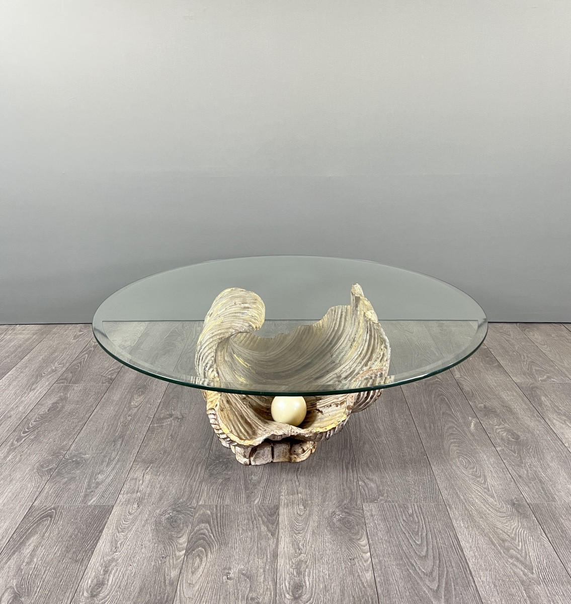 Table basse en forme de coquillage en bois sculpté, XXe siècle