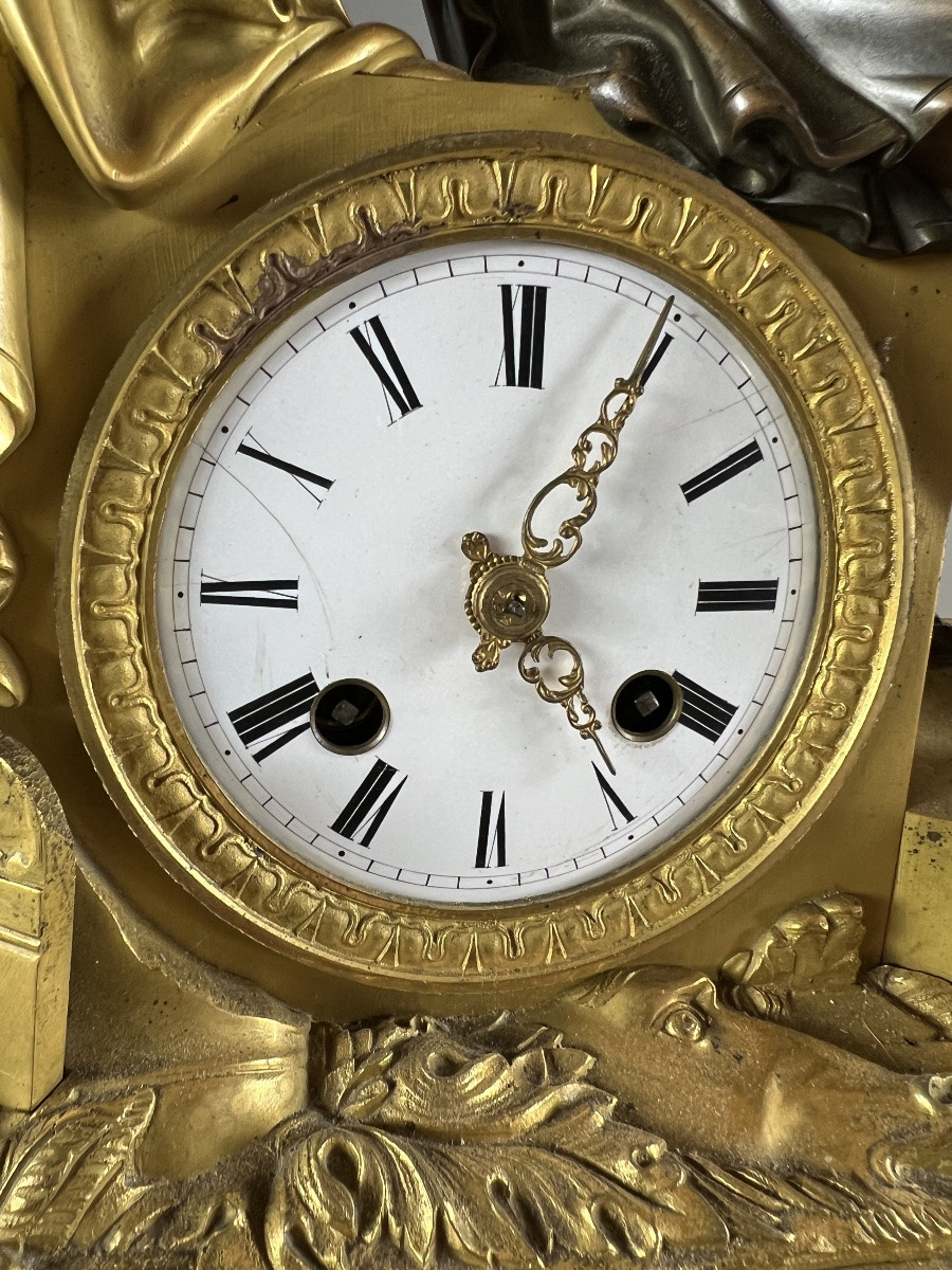 Pendule d’époque Empire en bronze doré et patiné, début XIXe siècle-photo-2