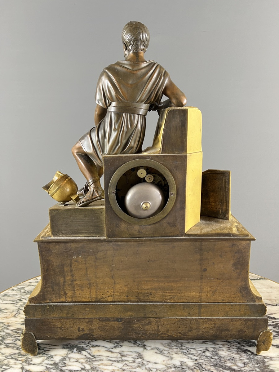 Pendule d’époque Empire en bronze doré et patiné, début XIXe siècle-photo-3