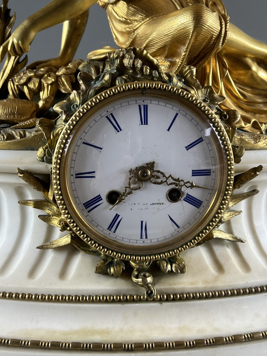 Pendule de style Louis XVI en marbre blanc et bronze doré, XIXe siècle-photo-1