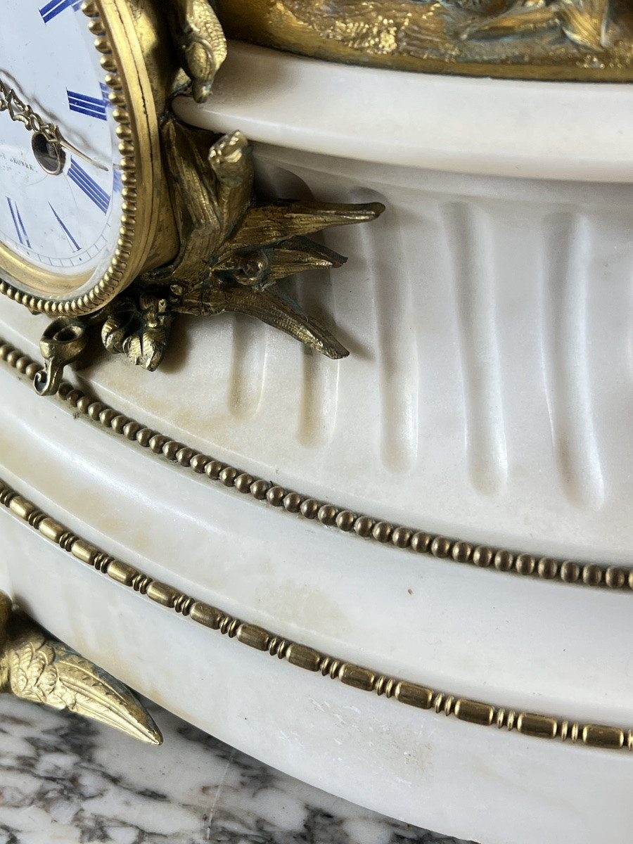 Pendule de style Louis XVI en marbre blanc et bronze doré, XIXe siècle-photo-2
