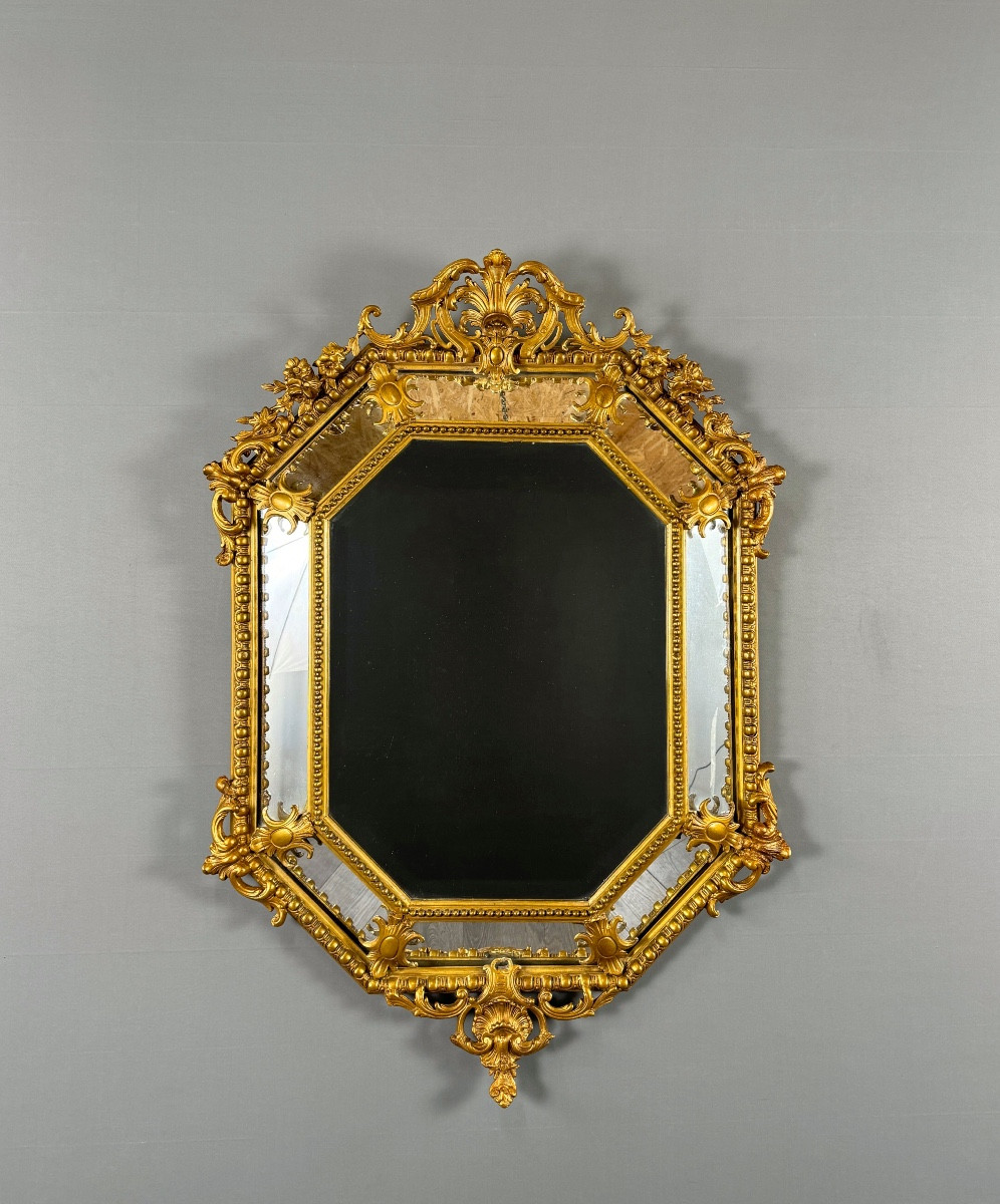 Miroir ancien octogonal en bois doré richement sculpté, style Louis XV, XIXe siècle