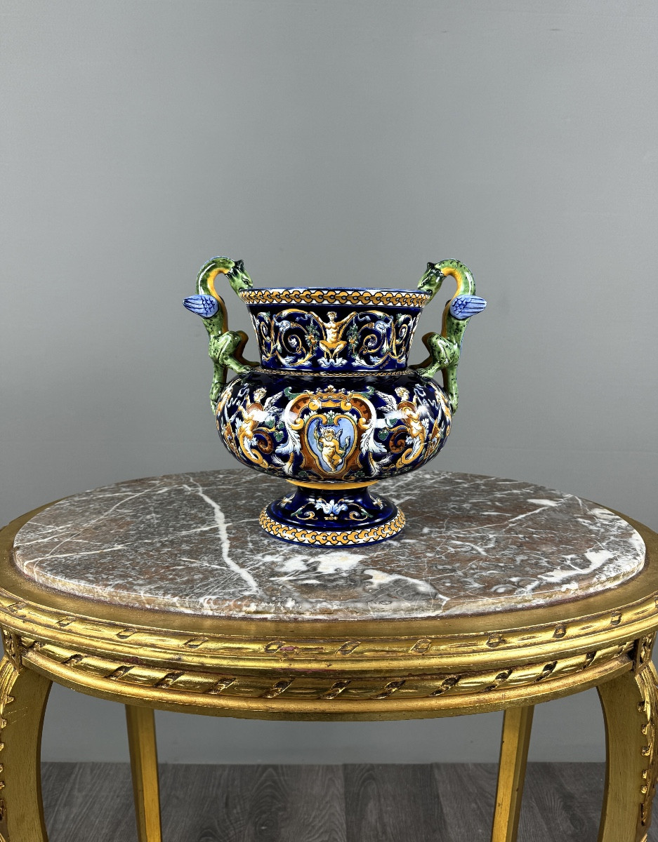 Vase en faïence de Gien à décor Renaissance, XXe Siècle