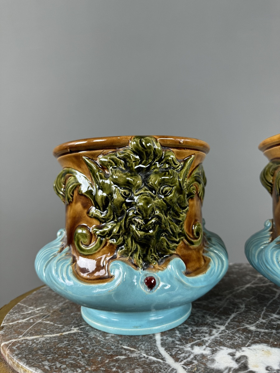 Paire de cache-pots en barbotine à décor de mascarons,  XIXe siècle-photo-2
