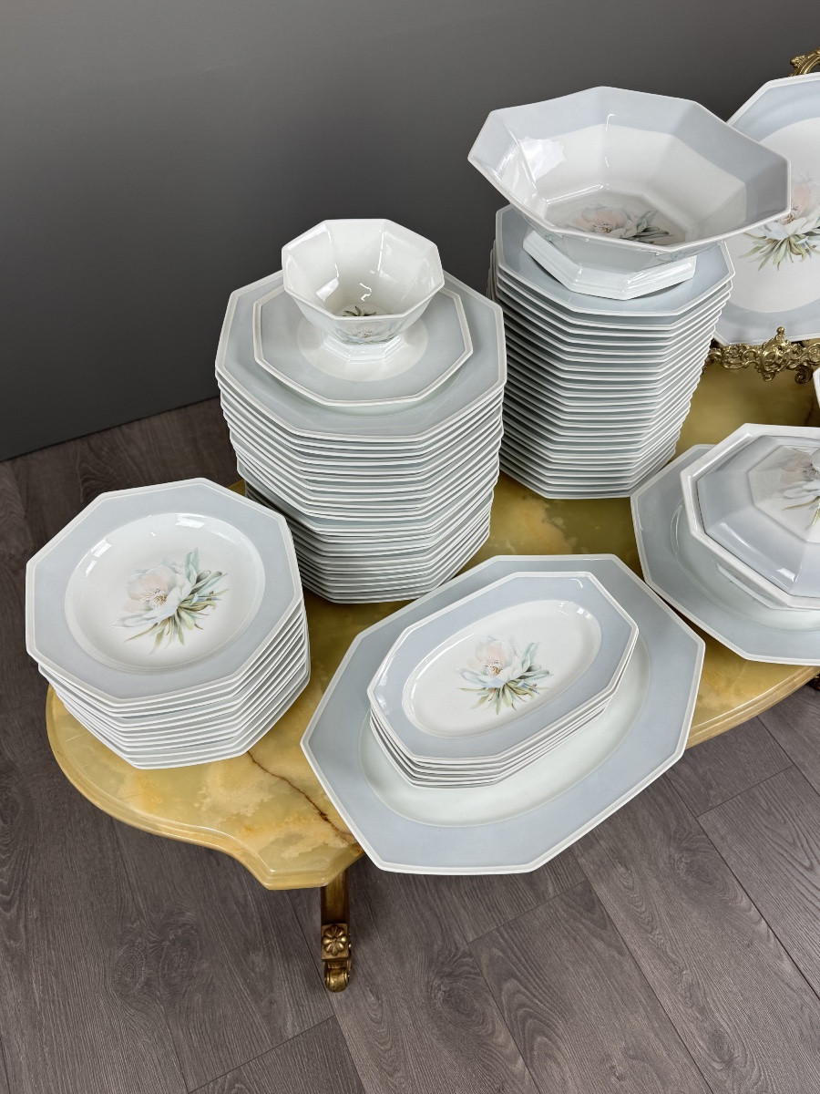 Important Limoges Porcelain Dinner Service, 71 Pieces, 20th Century-photo-2