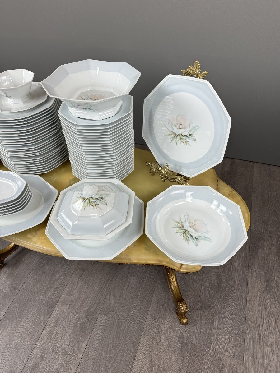 Important Limoges Porcelain Dinner Service, 71 Pieces, 20th Century-photo-3