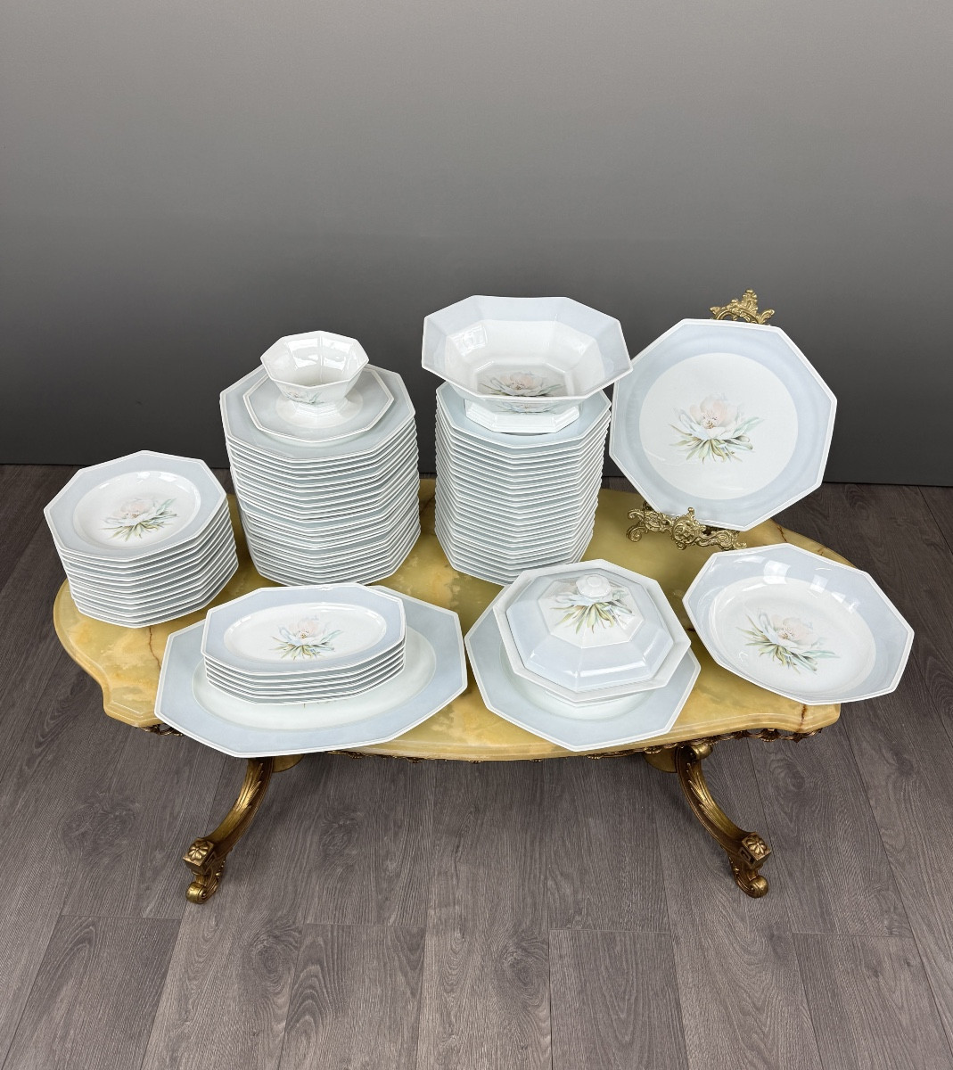 Important Limoges Porcelain Dinner Service, 71 Pieces, 20th Century